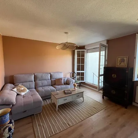Cecilia Apartment *
